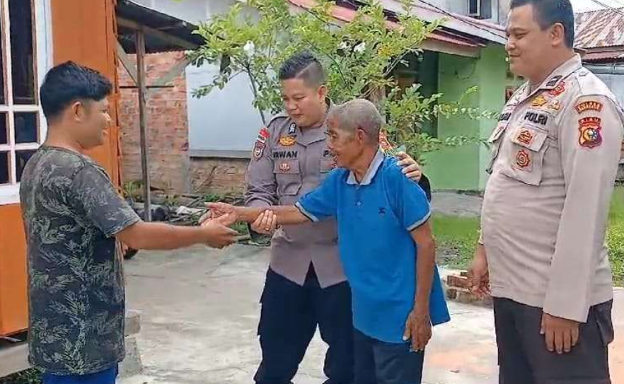 Kisah Kakek Tersesat Berakhir Bahagia Berkat Kepedulian Warga dan Kesigapan Polisi Polisi