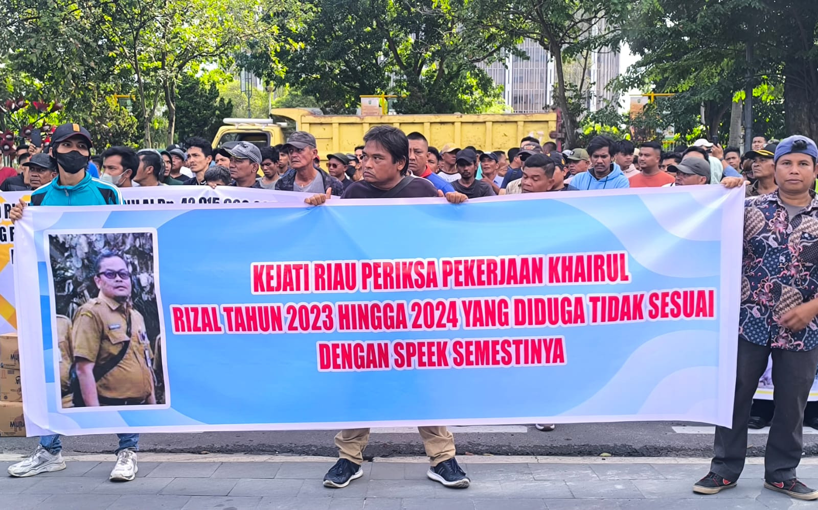Demo Proyek Payung Elektrik di Kejati Riau, 2 Pejabat PUPR Riau Disebut Terlibat