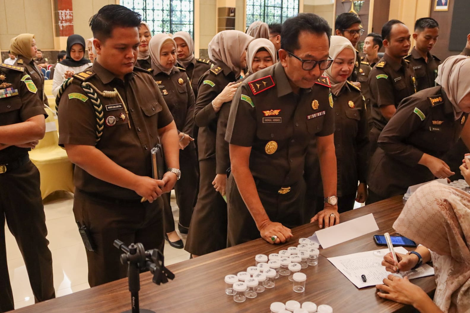 300 Lebih Pegawai di Kejati Riau Ikuti Tes Urine