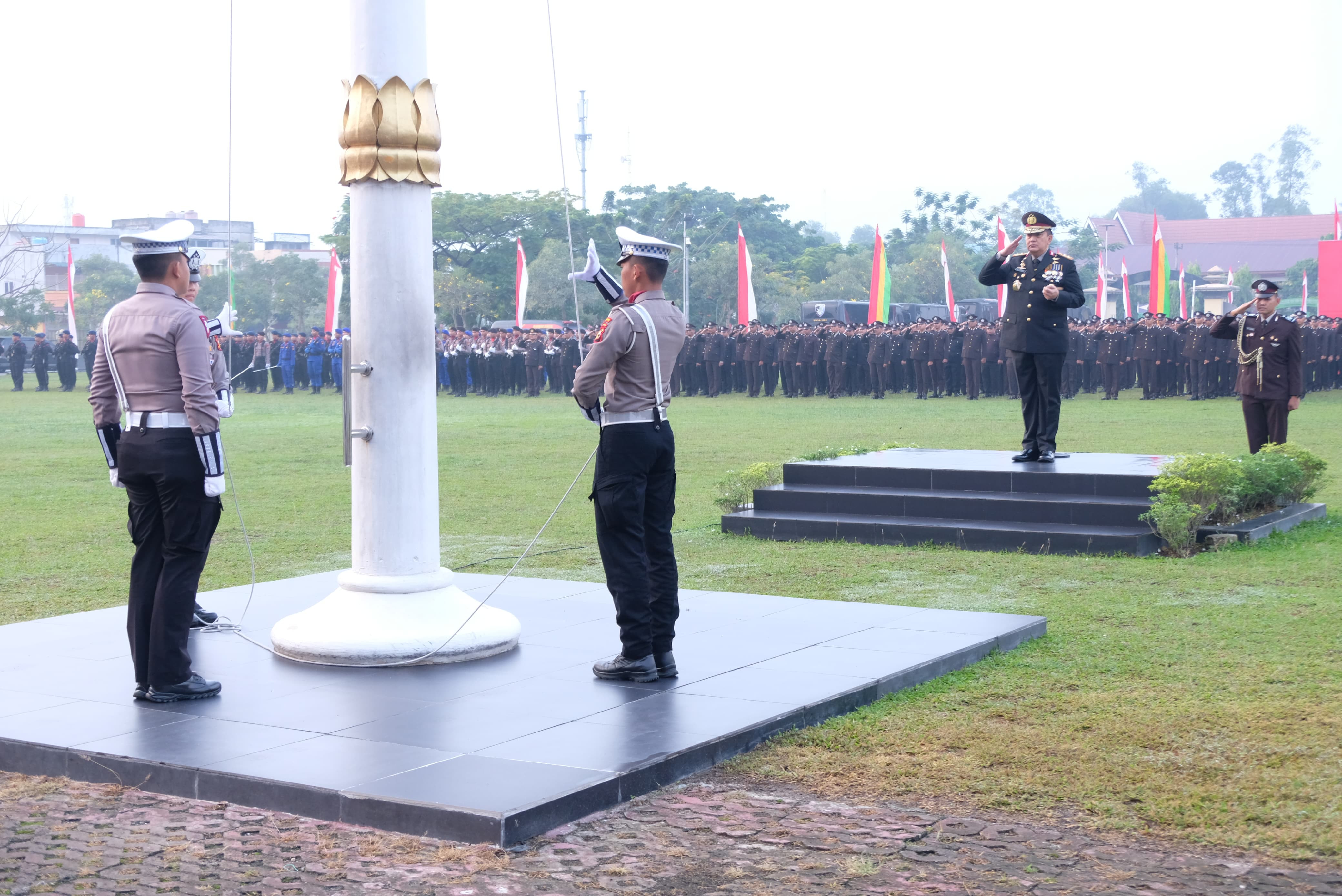 Kapolda Riau Menjadi Inspektur Upacara Dalam Peringatan HUT RI ke-79 Tahun 2024