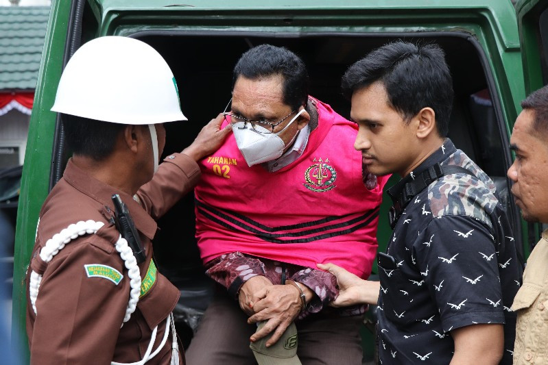 Terlibat Korupsi dan Melarikan Diri, Kejati Maluku Tangkap Sekdakab Seram Bagian Timur