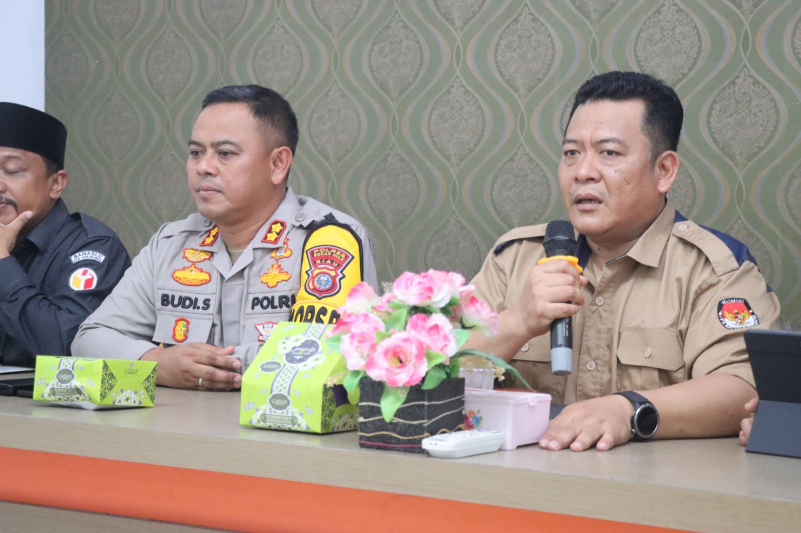Bersama Bawaslu, Kapolres Hadiri Rakor Persiapan Kampanye Rapat Umum Pilbup Rohul