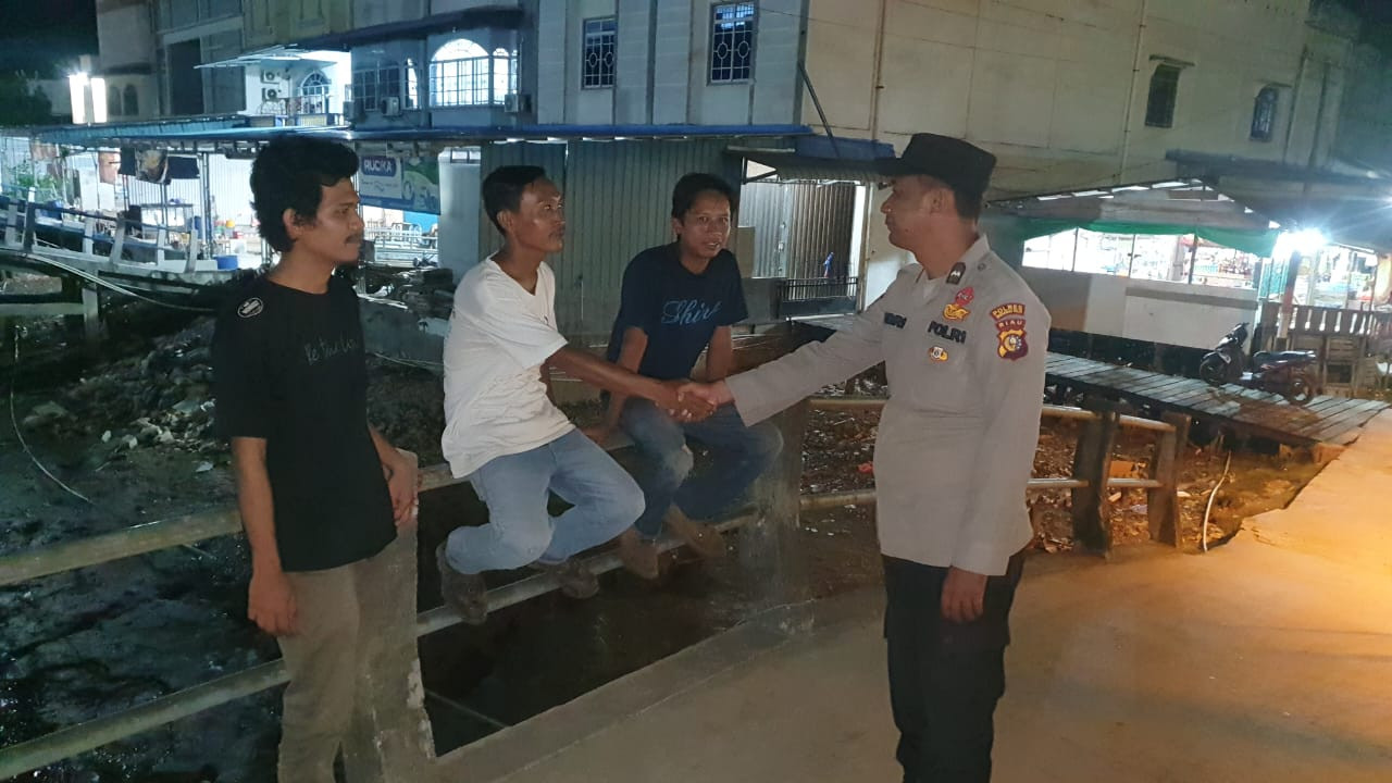 Patroli Jalan Kaki Polsek Pulau Burung, Serukan Pilkada Riau 2024 Aman dan Kondusif