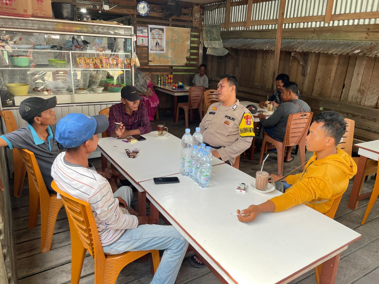 Kapolsek Concong Ajak Masyarakat Ciptakan Pemilu Damai 2024 di Desa Concong Dalam