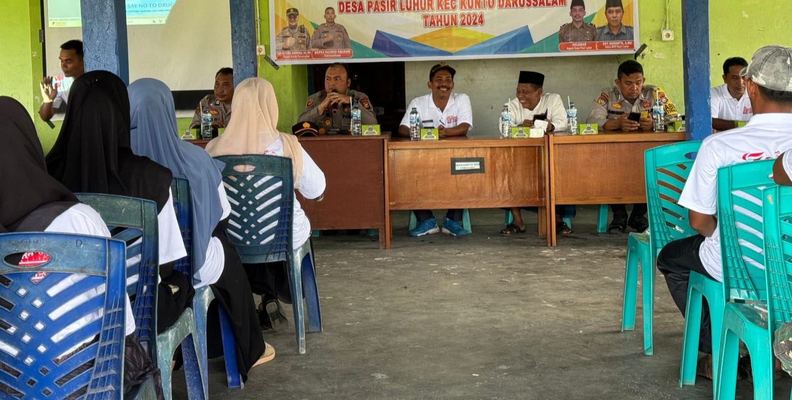 Ciptakan Pilkada Sejuk, Kapolsek Kuntodarussalam Sosialisasi Cooling System ke Warga Desa Pasir Luhur