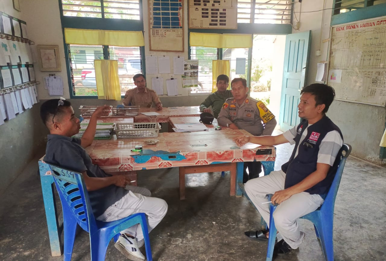 Dipimpin Kapolsek Kabun, Polisi, PPK dan Warga Aliantan Gelar Cooling System Pilkada Damai