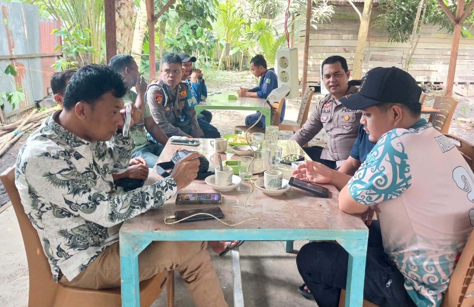 Provost Polsek Siak Kecil Ajak Pecinta Kopi Ciptakan Pilkada Damai