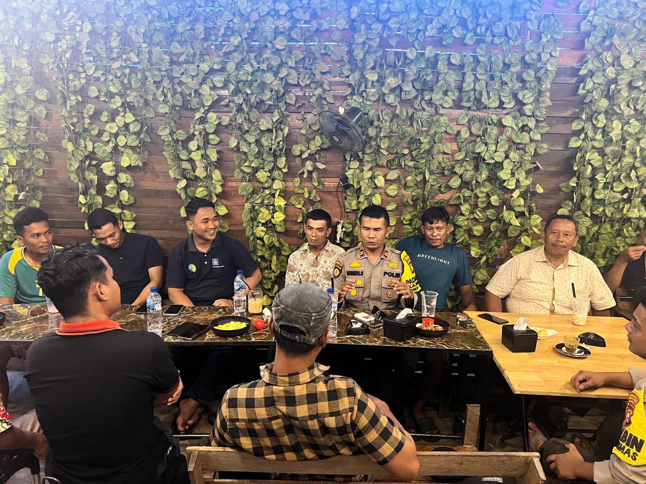 Kapolsek Tambusai Utara Sosialisasi dan Edukasi Pilkada Damai Melalui Cooling System