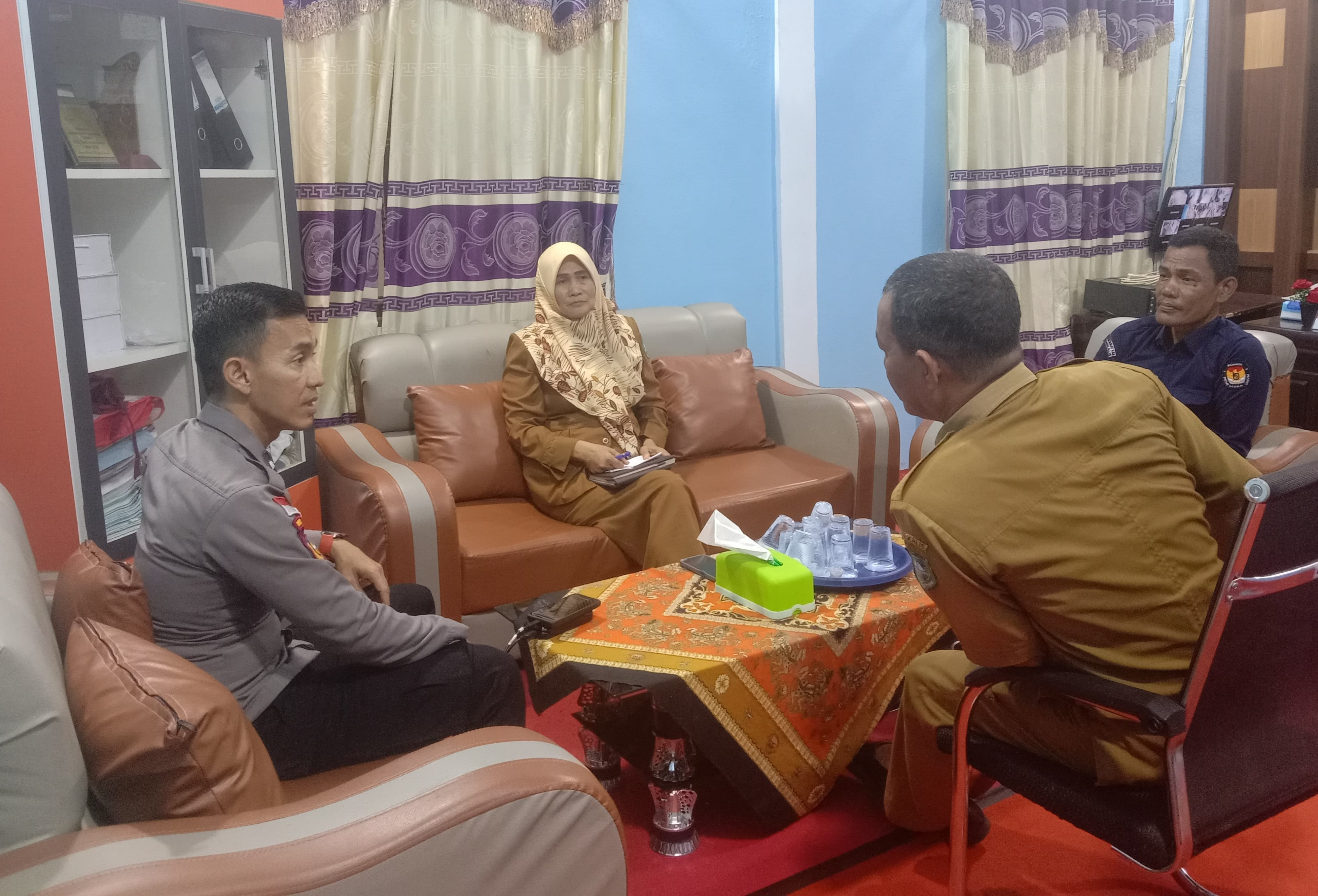 Serukan Pilkada Damai, Polsek Bantan Silaturahmi di Desa Jangkang