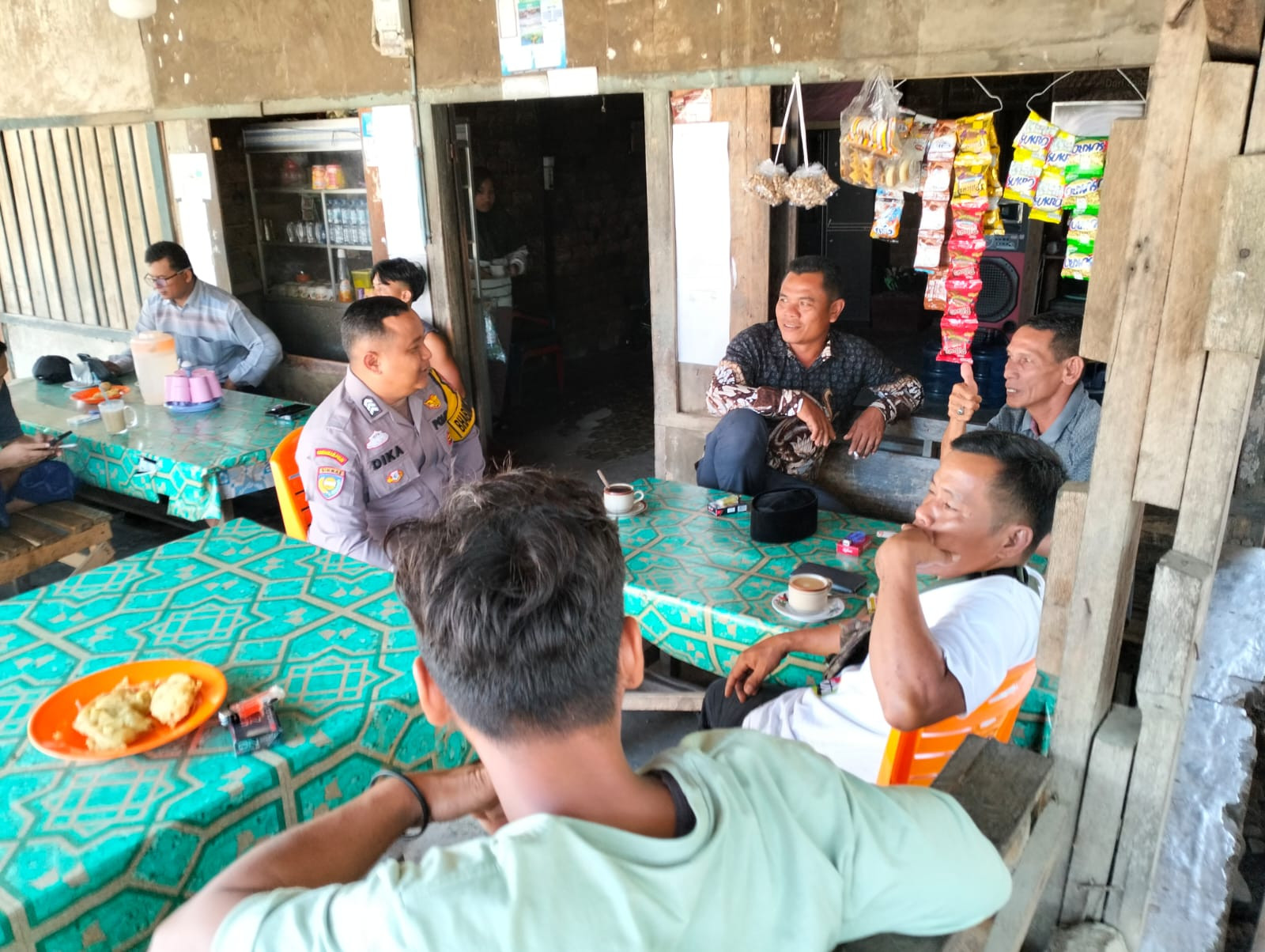 Cooling System Pilkada Serentak, Bhabinkamtibmas Polsek Tambusai Ajak Pemilih Agar Tidak Golput