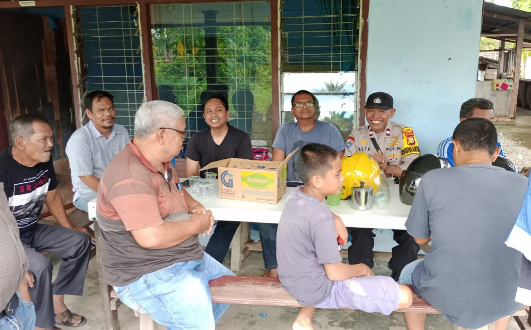 Bhabinkamtibmas Payung Sekaki Seruhkan Empat Pesan Kamtibmas Sukseskan Pilkada Damai