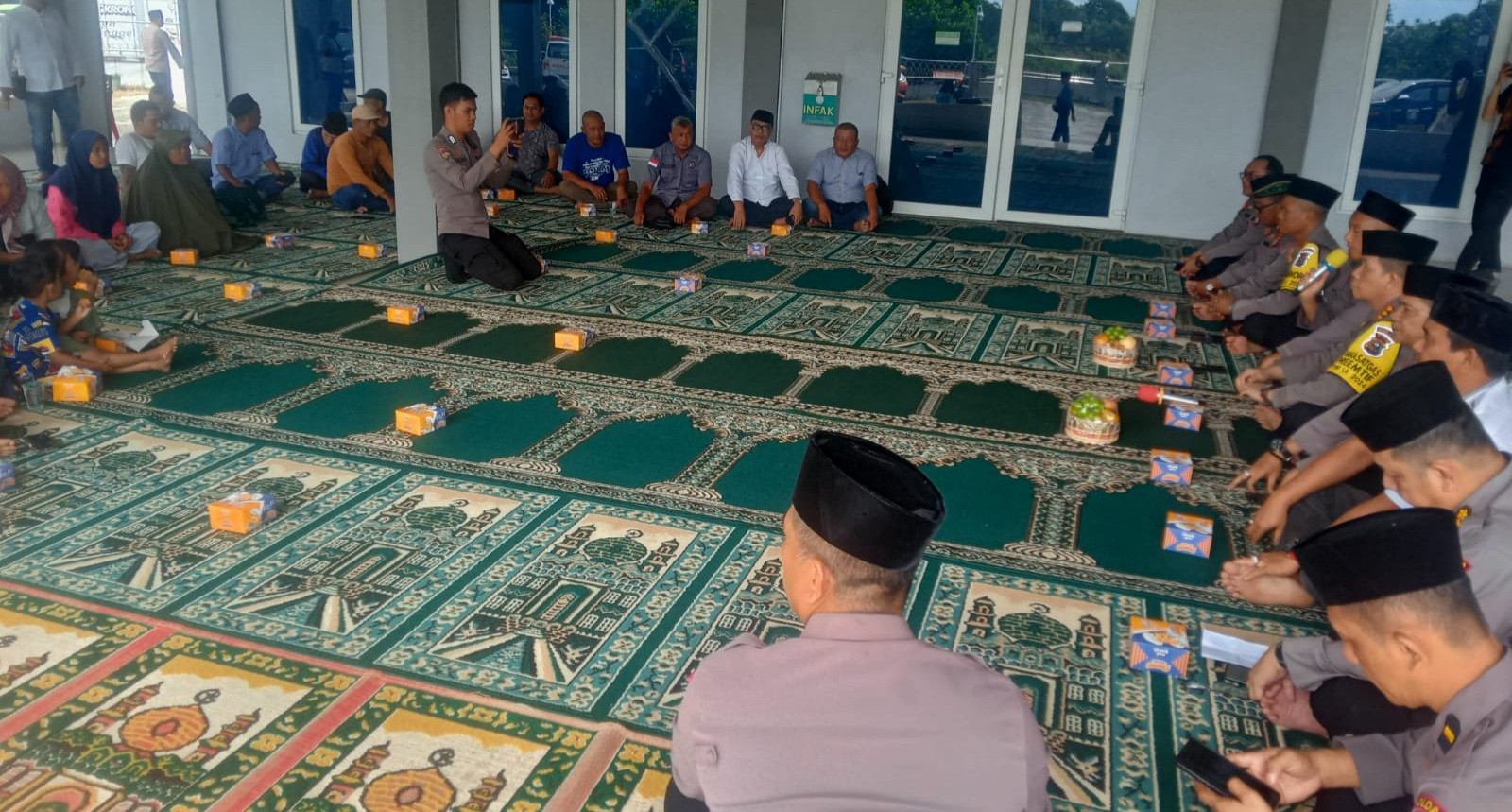 Sinergi Bersama Tokoh Agama, Polsek Binawidya Kampanyekan Pilkada Damai