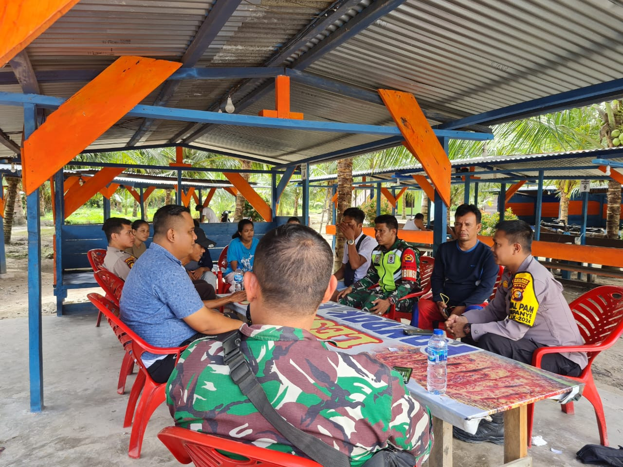 Bangun Sinergitas TNI-Polri, Kapolsek Bonai Darussalam Gelar Patroli Sinergitas dan Cooling System