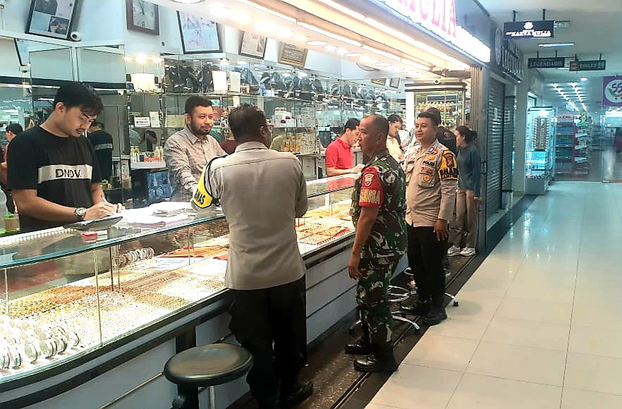 Sinergi TNI-Polri, Polsek Senapelan Gandeng Pedagang Toko Emas Wujudkan Pilkada Damai