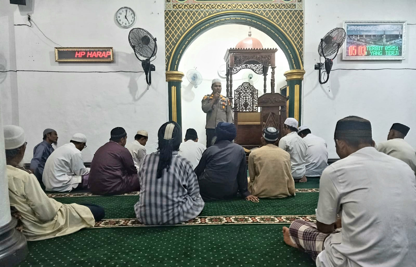 Lakukan Subuh Keliling, Polsek Bungaraya Sampaikan Pesan Pilkada Damai