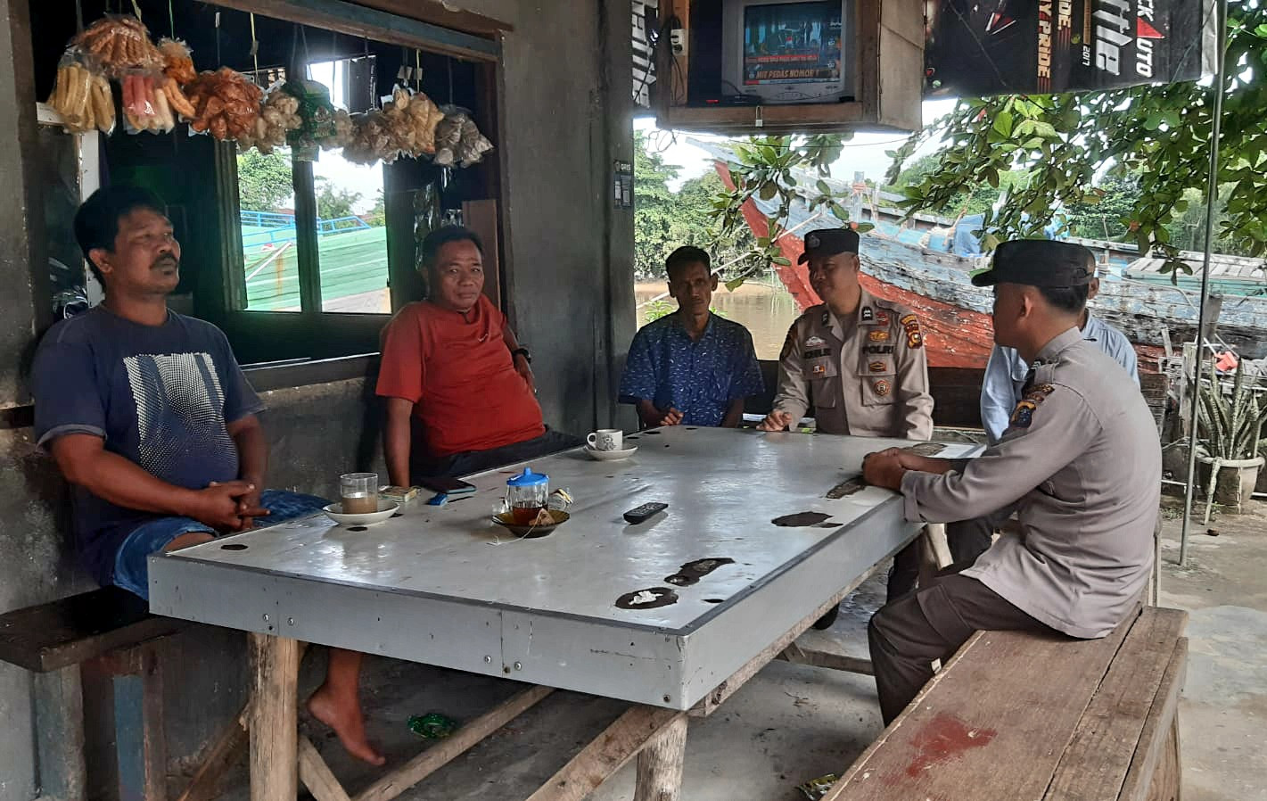 Polsek Pelabuhan Pekanbaru Duduk Bersama Buruh Angkut, Wujudkan Kamtibmas Damai dan Kondusif