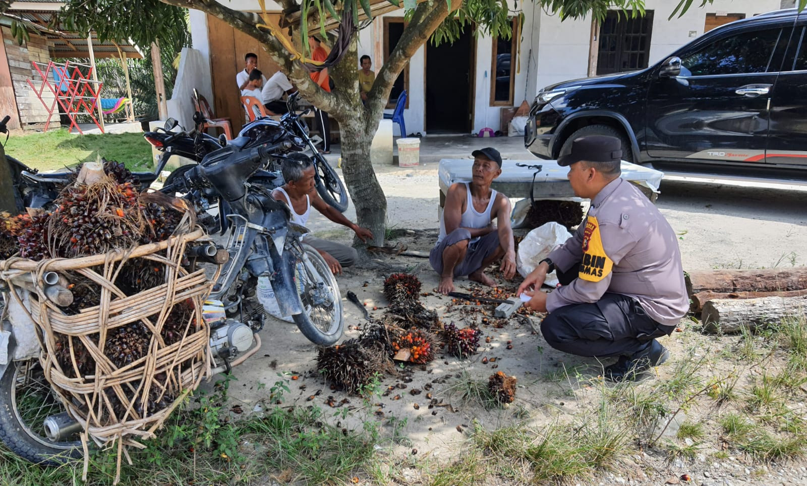 Polsek Pinggir Masih Gencar Laksanakan Sosialisasi Pilkada Damai Bersama Masyarakat