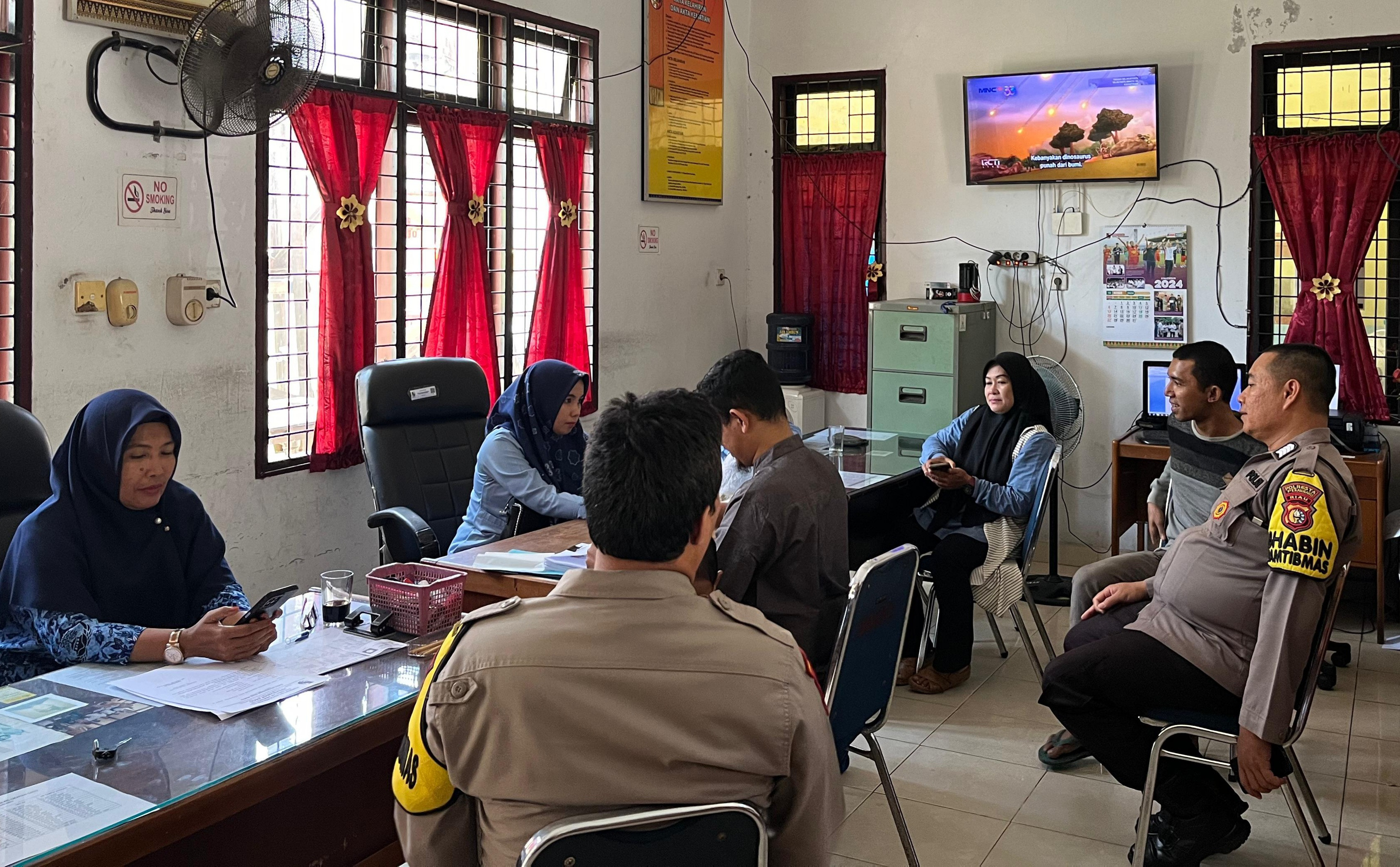Gaungkan Pesan Pilkada Damai, Polsek Senapelan Silaturahmi ke Kantor Lurah Sago