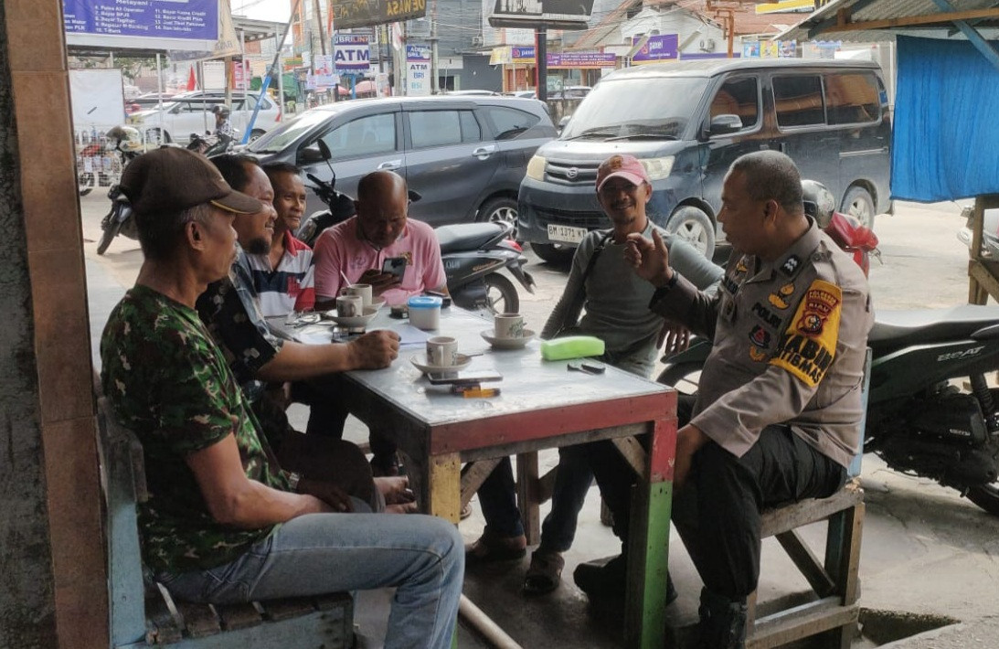 Jelang Pilkada Serentak, Bhabin Payung Sekaki Imbau Warga Cegah Karhutla di Lingkungan