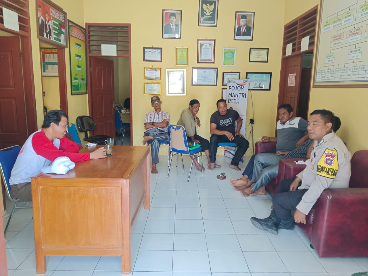 Bhabinkantibmas Polsek Kuntodarussalam Gelar Cooling System Bersama Warga Bukit Intan Makmur