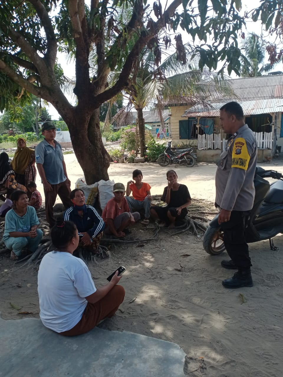 Polsek Pujud Sosialisasikan Cooling System di Perumahan Karyawan Perkebunan