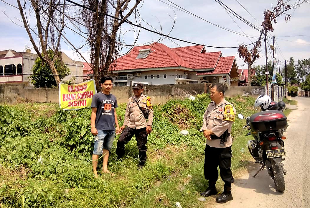 Patroli Rutin Bhabinkamtibmas Imbau Masyarakat Jaga Kondusivitas Jelang Pilkada