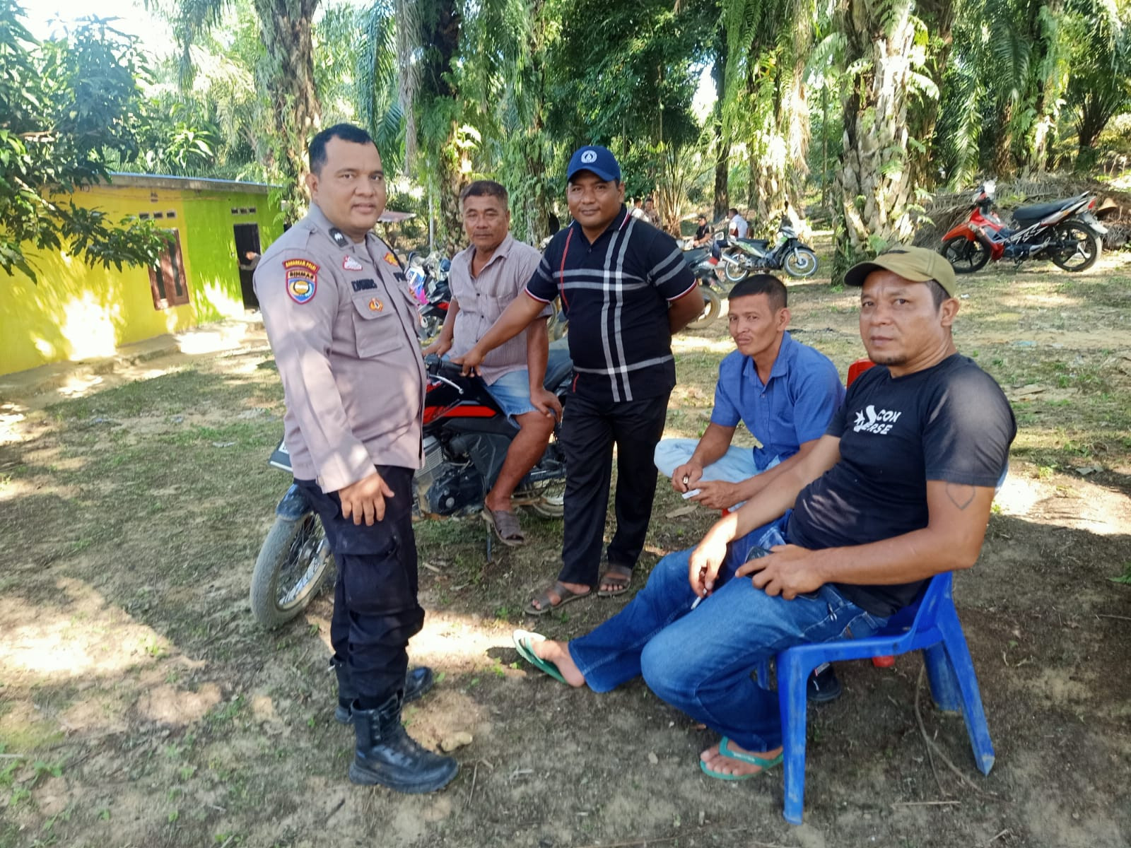 Cooling System di Tanjung Sari, Bhabinkamtibmas Sosialisasikan Pemilu Damai