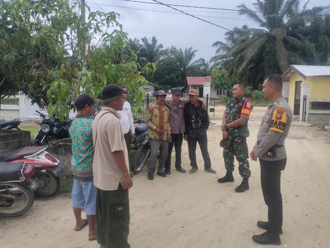 Bhabinkamtibmas Polsek Pujud Sosialisasikan Pilkada Damai di Sukajadi