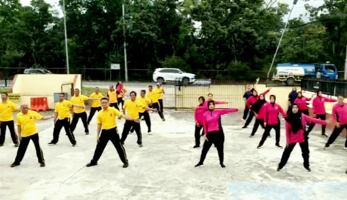 Tingkatkan Solidaritas, Polsek Rumbai Gelar Senam Bersama Seluruh Personel