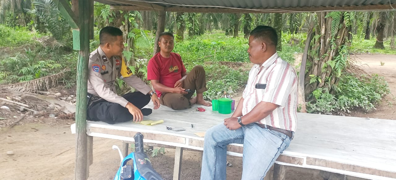 Cooling System Pilkada Damai, Polsek Pujud Sambangi Warga Kadang Bangsawan