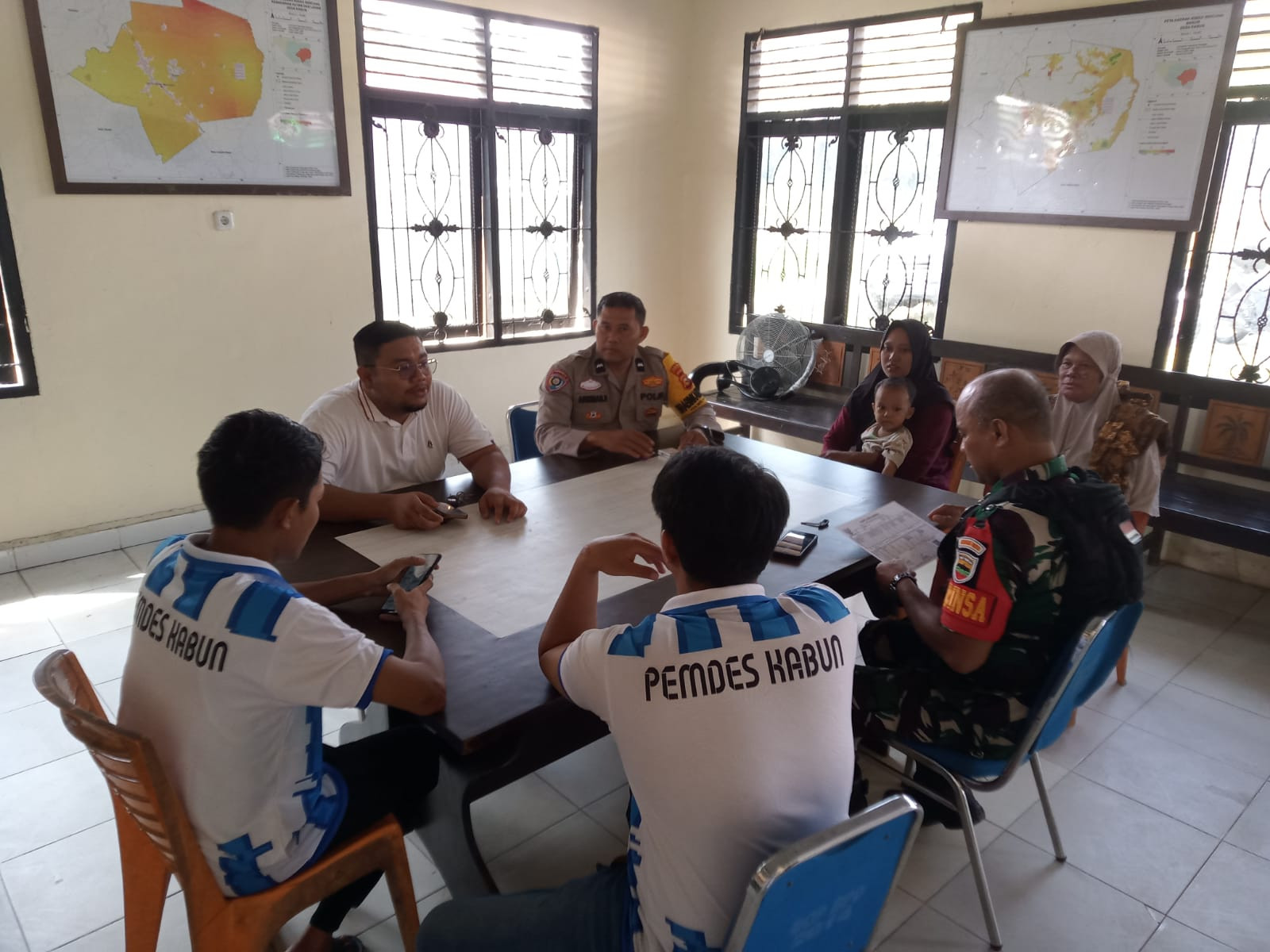 Personel Polsek Kabun Bersama Pegawai Pemerintahan Desa Gelar Cooling System