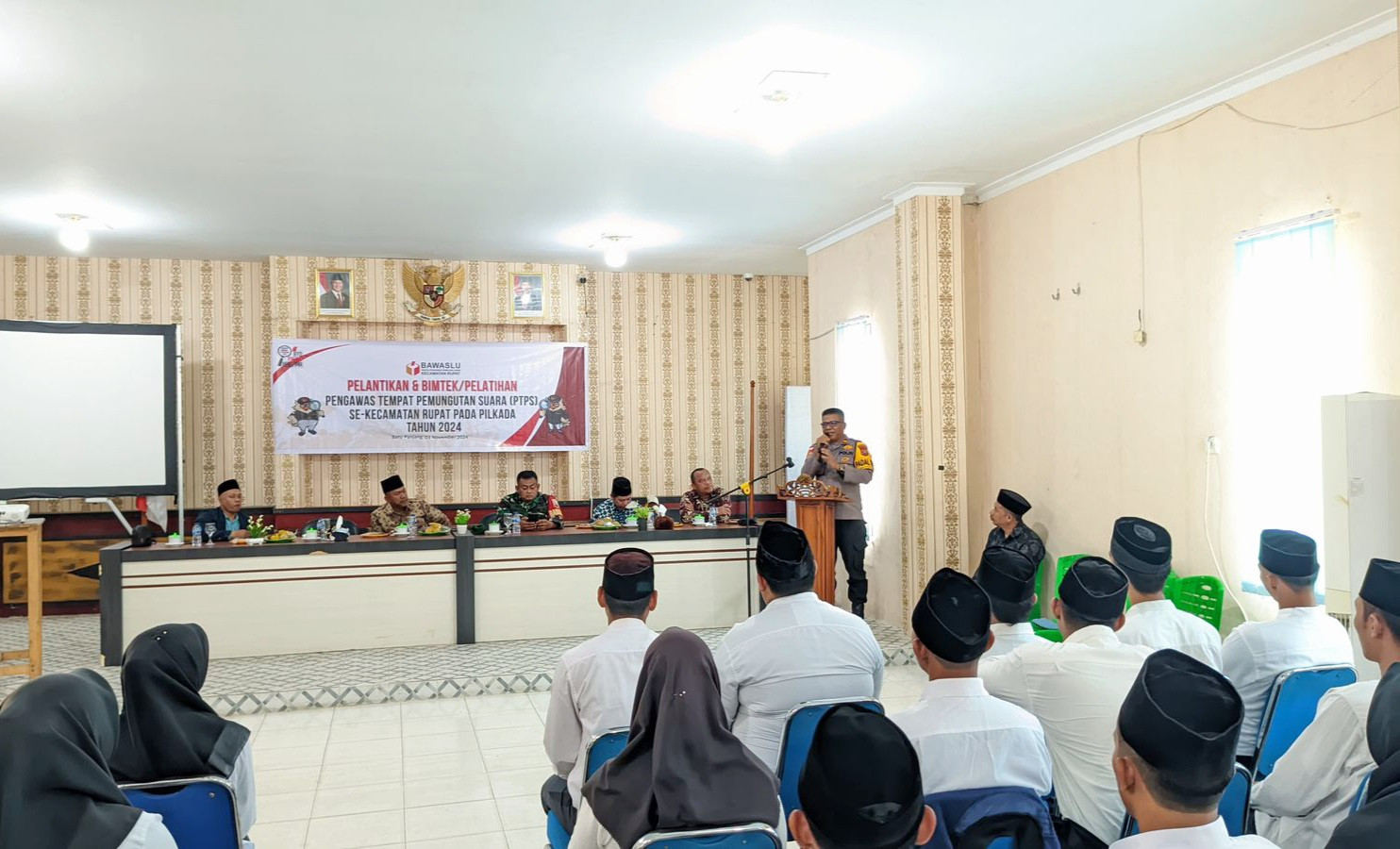 Kapolsek Rupat Hadiri Pelantikan dan Bimtek Pengawas TPS Se-Kecamatan Rupat Tahun 2024