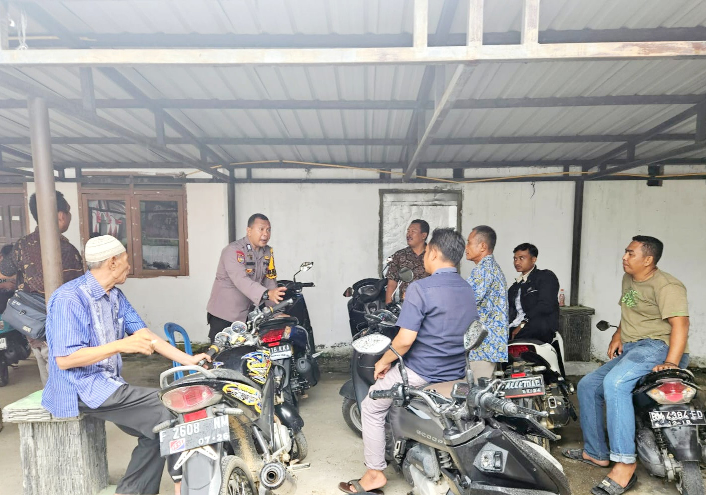 Polsek Pinggir Cooling System Pemilu Damai di Desa Muara Basung dan Desa Samunai