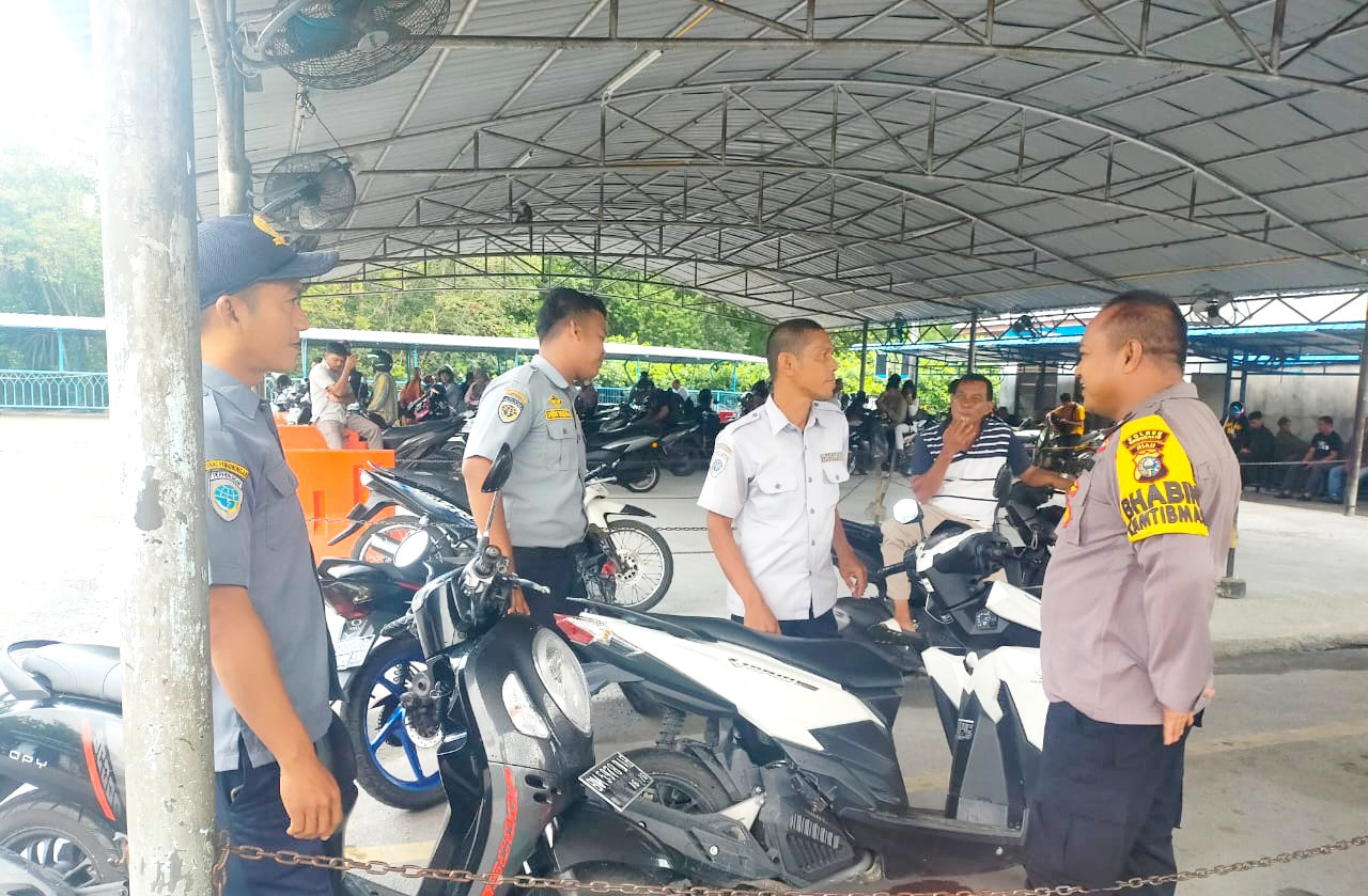 Sambangi Petugas Dishub, Ini Pesan Bhabinkamtibmas Aipda Hamdani