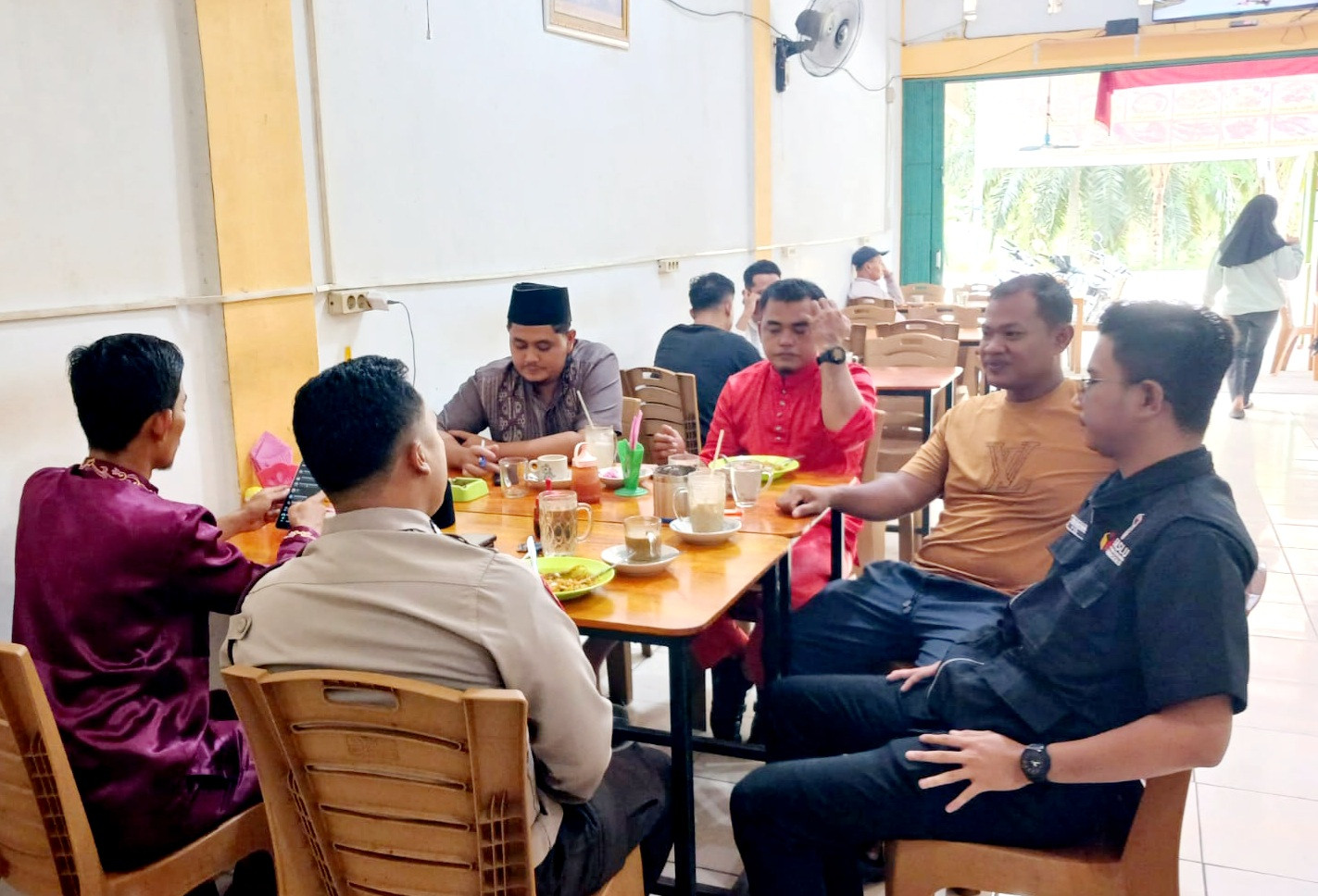 Polsek Siak Kecil Tegaskan Pentingnya Integritas Petugas Pilkada di Desa Lubuk Muda