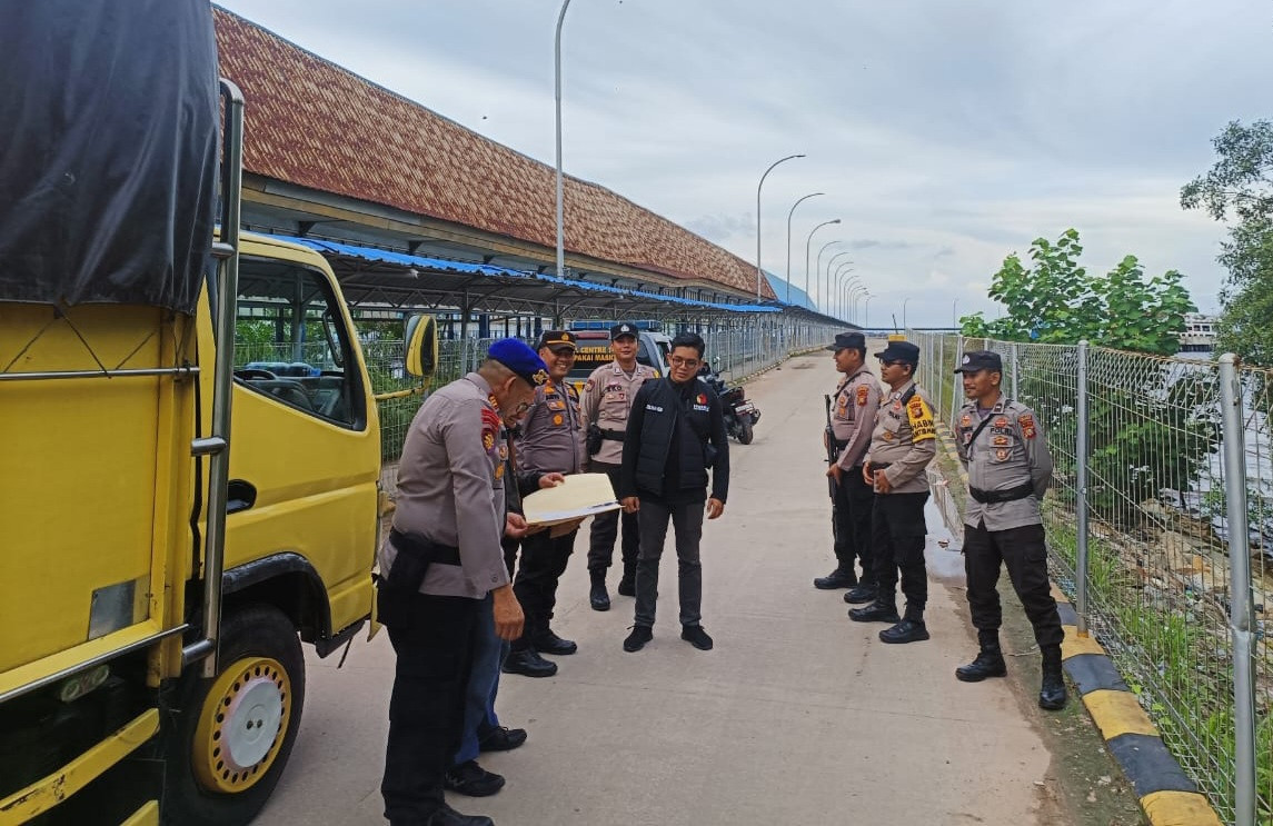 Polres Bengkalis Kawal Logistik Pilkada 2024 Menuju Pulau Terluar Rupat