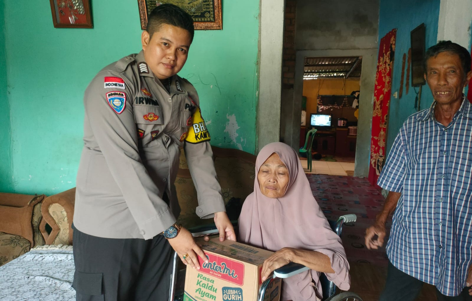 Polsek Bengkalis Salurkan Bantuan dan Sosialisasi Pilkada 2024