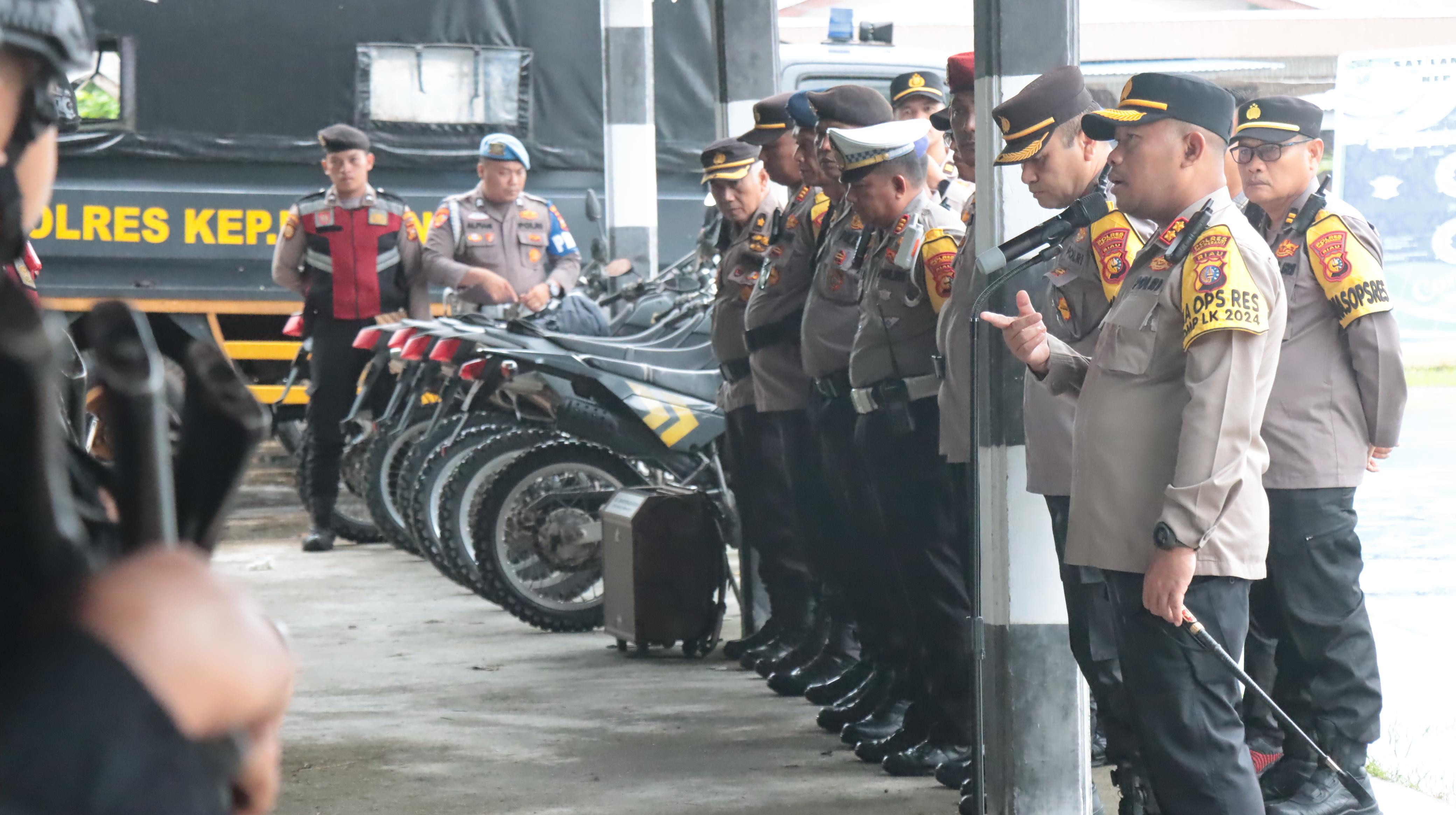 Pastikan Aman dan Kondusif, Kapolres Melaksanakan Patroli Skala Besar Saat Pungutan Suara Pilkada 2024