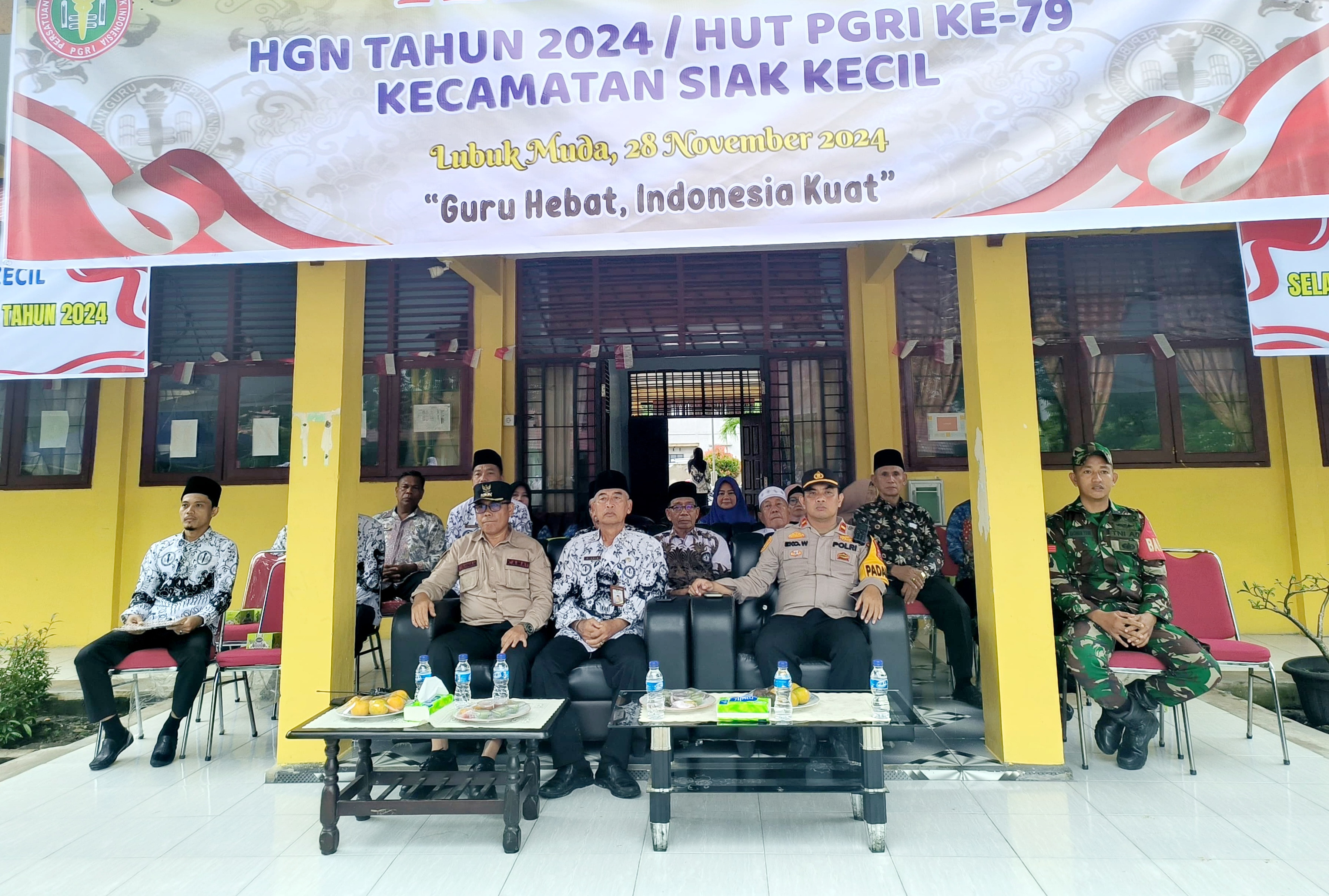 Kapolsek Siak Kecil Hadiri Upacara Peringatan HUT PGRI ke-79 dan Hari Guru Nasional 2024
