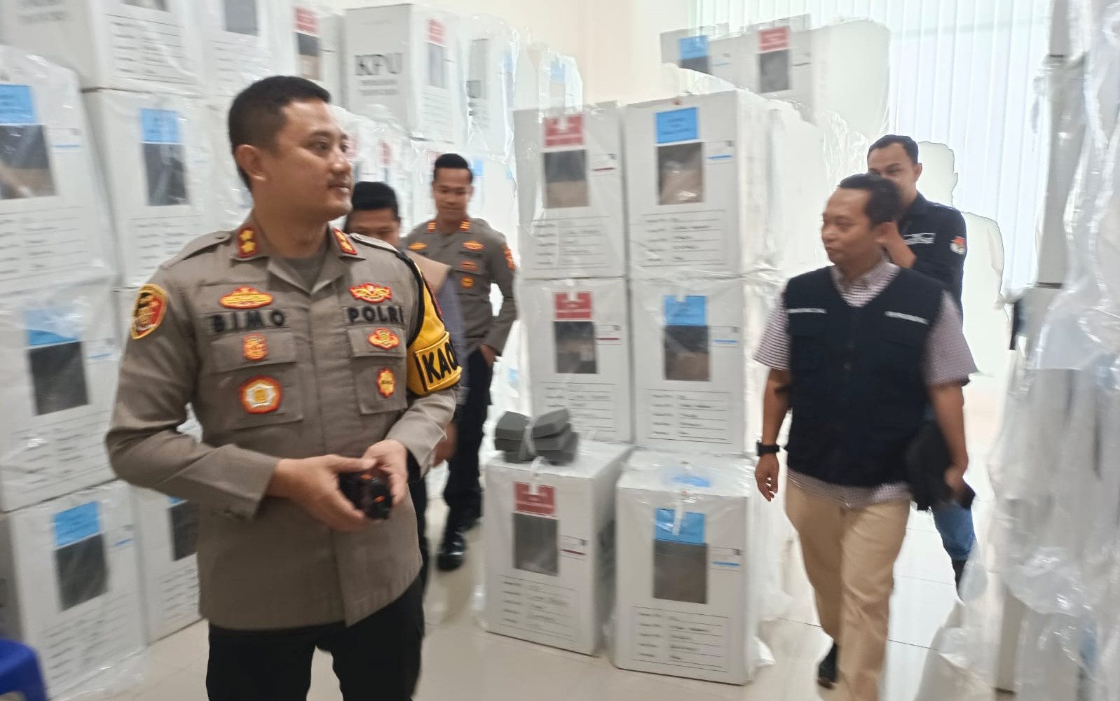 Kapolres Bengkalis Turun Langsung Cek dan Kontrol Rekapitulasi Hasil Penghitungan Suara Pilkada di Pinggir