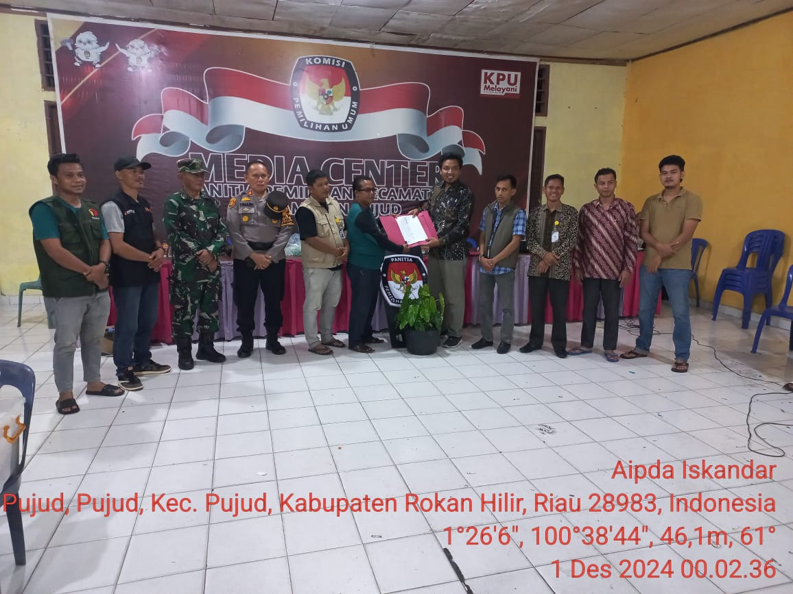 Penyerahan Berita Acara Hasil Pleno dari PPK Pujud ke Saksi Berjalan Lancar