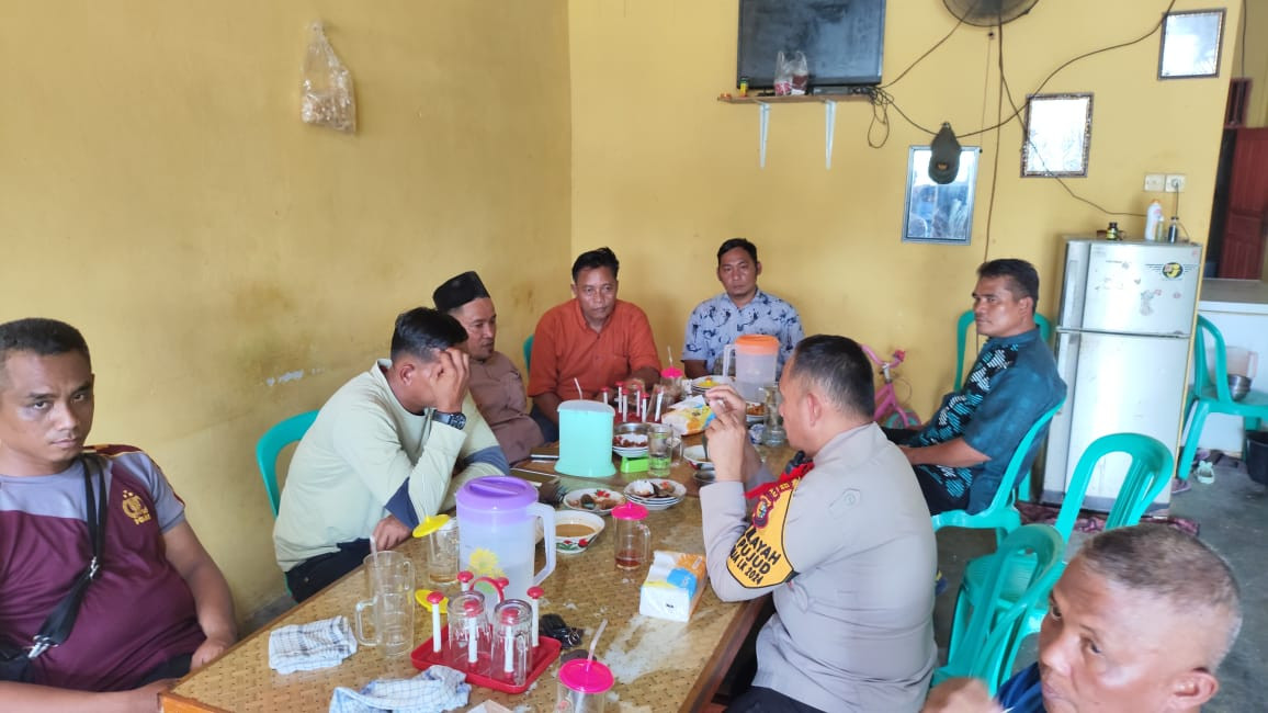 Silaturahmi dengan Warga, Polsek Pujud Terus Gelar Cooling System di Sungai Pinang 