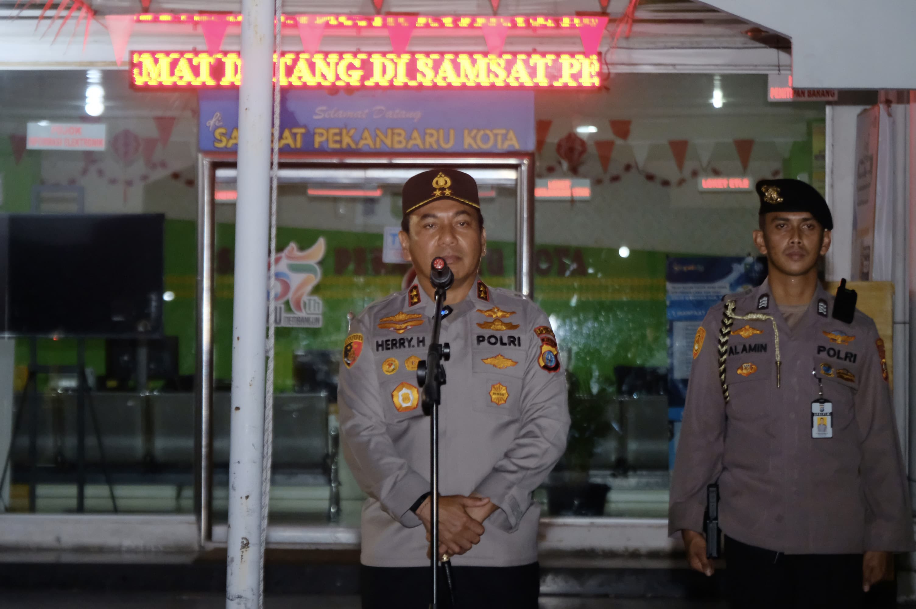 Kapolda Riau Pimpin Apel Patroli Skala Besar, Jamin Keamanan Masyarakat
