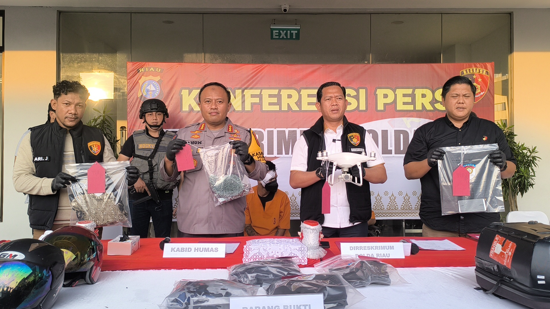 2 Anggota Komplotan Pecah Kaca Mobil Ditangkap di Pekanbaru