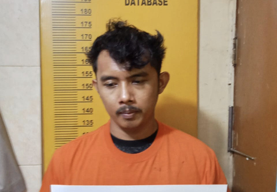 Polis Tangkap 2 Pria Pencuri Dompet Tamu di Kamar Hotel