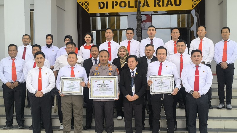 Kinerja Dinilai Baik, Polda Riau Terima Presisi Award dari Lemkapi