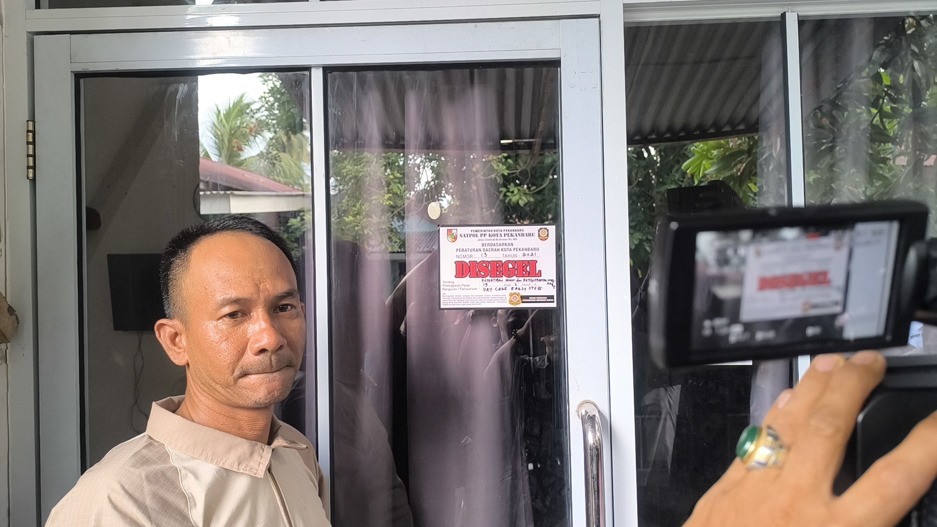 Satpol PP Segel Daycare Tak Berizin di Pekanbaru
