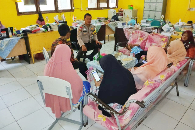 Ibu-ibu Jadi Sasaran Cooling System Polsek Bantan