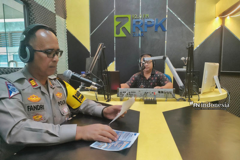 On Air di Radio RPK, Kasatlantas Polres Siak Sosialisasi Keselamatan Berlalu Lintas Jelang Pilkada
