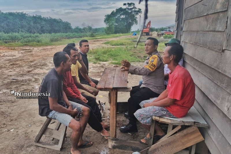 Polsek Bukit Batu Ajak Pedagang Desa Sukajadi Sukseskan Pilkada 2024